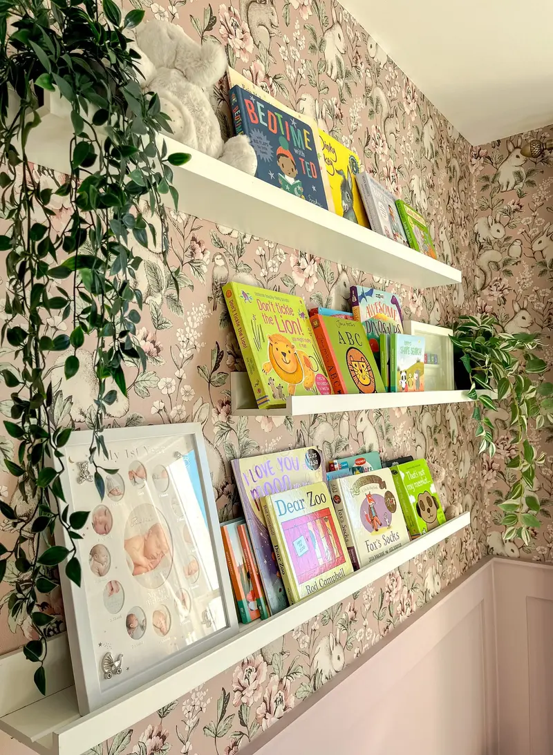Picture-book ledges with trailing plants